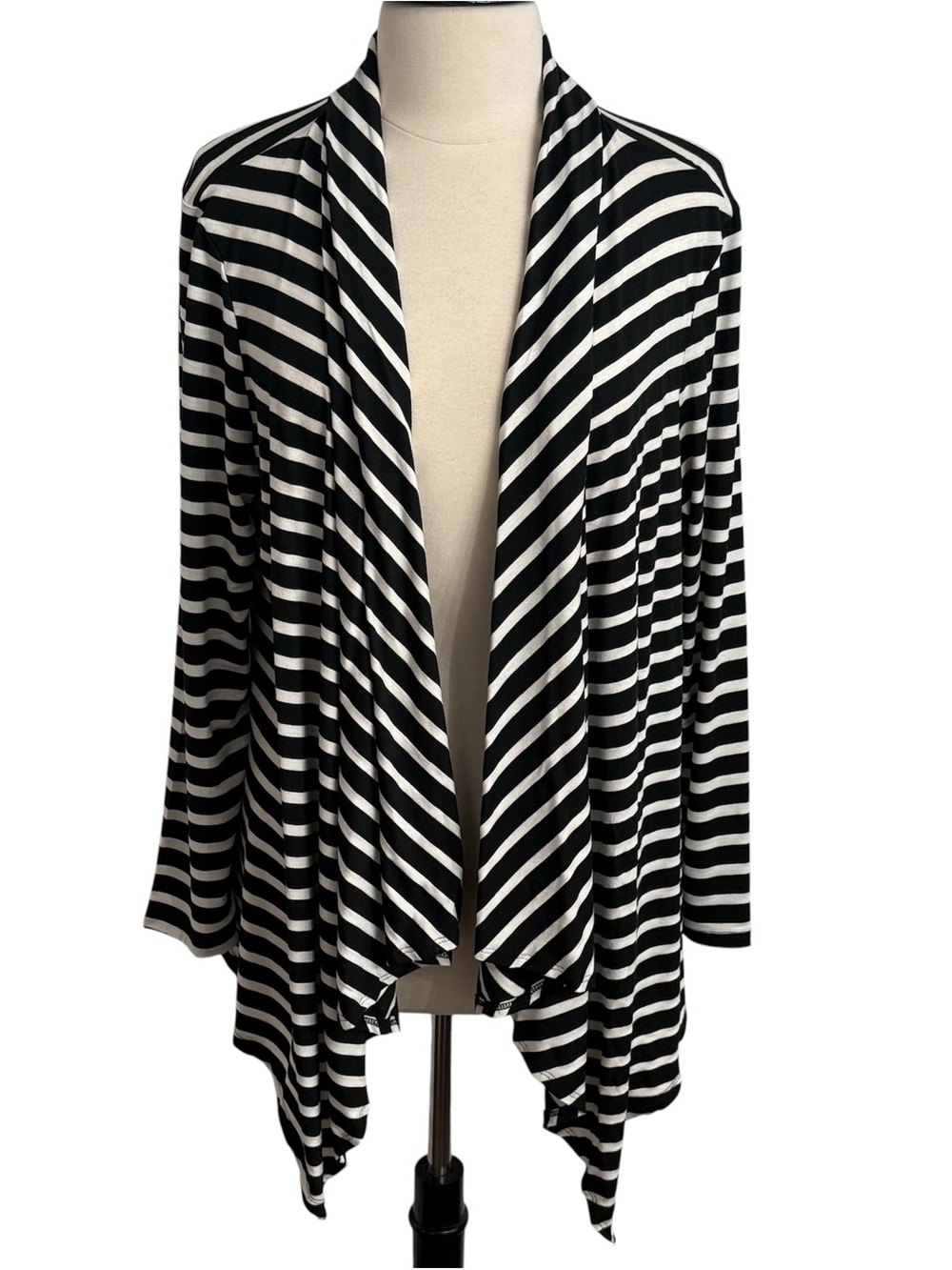 Love Ryan Los Angeles Women's Open Front Collared Wrap Cardigan Black and White